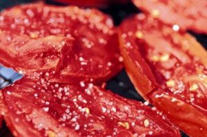 Вяленые помидоры в духовке в ароматном масле (приготовление и консервирование)