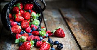 Как отстирать пятна от ягод