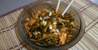 Салат из морской капусты и кедровых орешков
