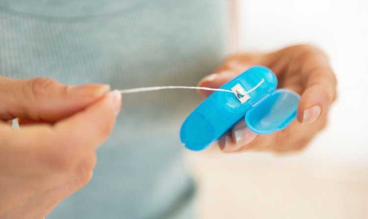 Как пользоваться зубной нитью