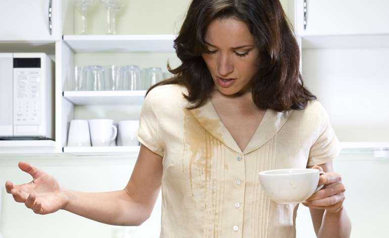 Как удалить пятная чая или кофе с одежды