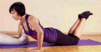 Диванные подушки в упражнениях на баланс