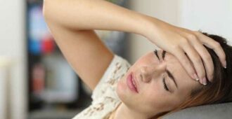 Что делать если сильно болит голова при мигрени, температуре, простуде и на погоду
