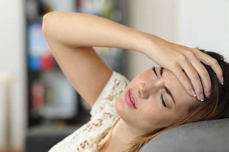 Что делать если сильно болит голова при мигрени, температуре, простуде и на погоду