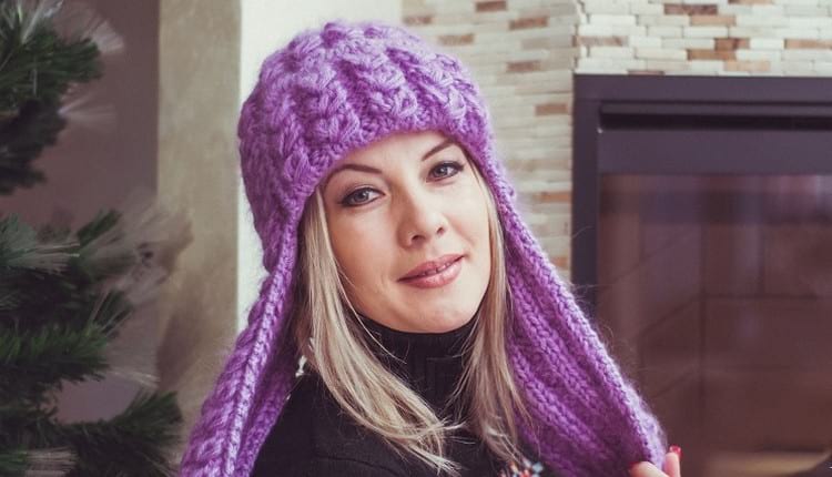 Как связать женскую зимнюю шапку спицами