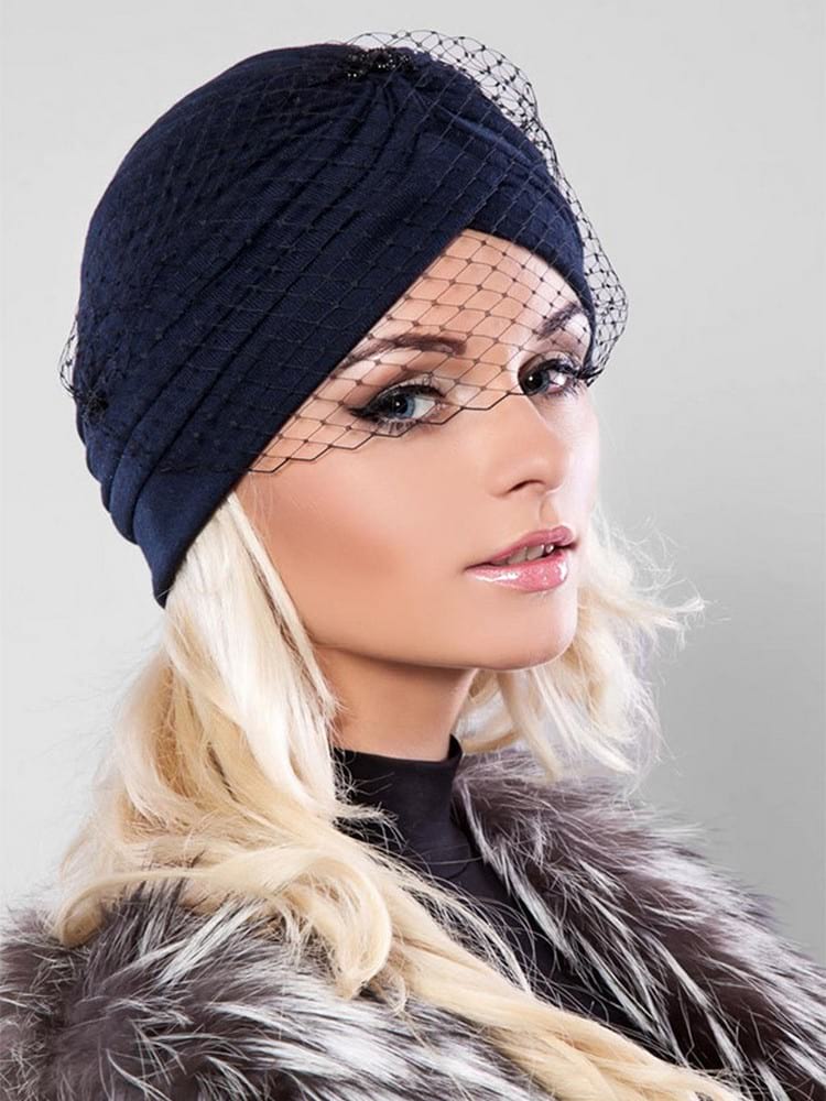 Как связать женскую зимнюю шапку спицами