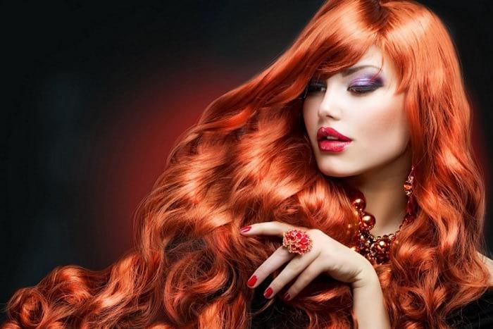 девушка с рыжими волосами